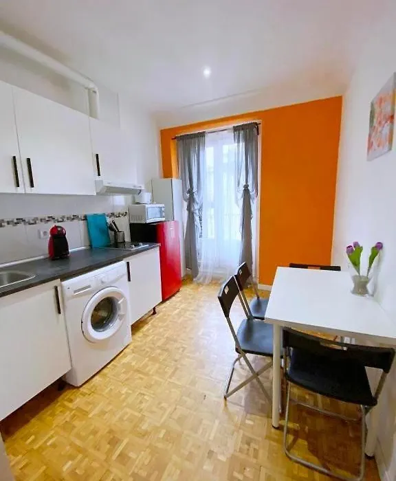 Apartamentos TravelStep La Latina-1