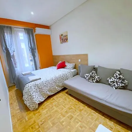 Apartamentos TravelStep La Latina-2